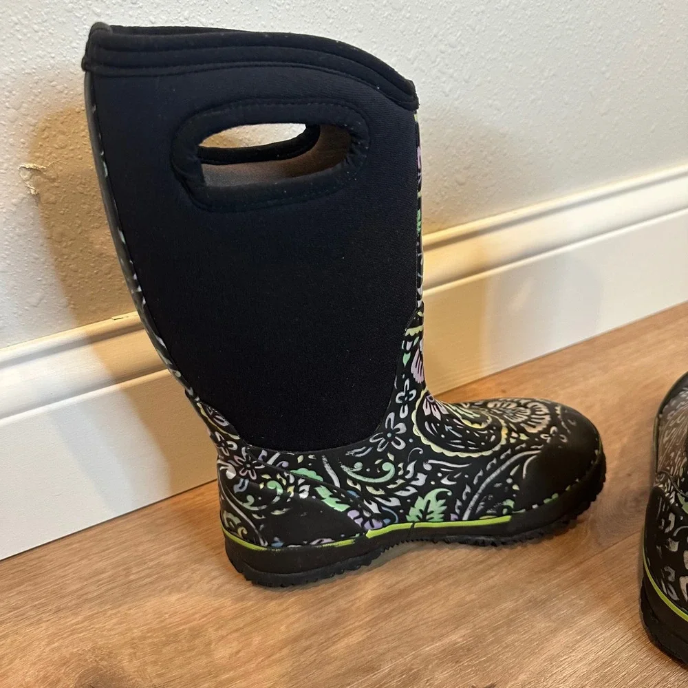 Bogs Classic Tuscany Rain Boots Kids Size 2 Black Paisley Floral Waterproof Snow